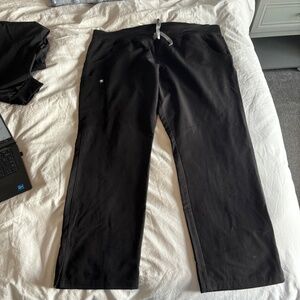 Figs Kade Cargo Scrub Pants black